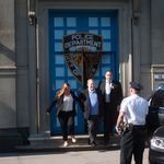 Weinstein leaves the First Precinct in handcuffs<br>